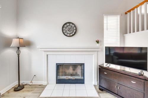 Pet-Friendly Hawthorne Home Patio and Fenced Yard! in Hawthorne, USA