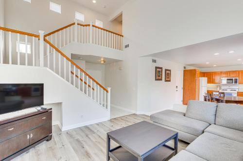 Pet-Friendly Hawthorne Home Patio and Fenced Yard! in Hawthorne, USA