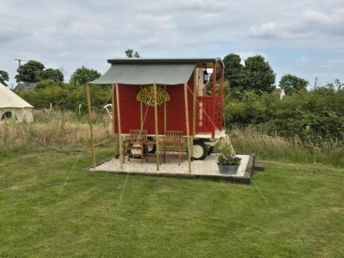 Vrt, Restored circus wagon in Loftus