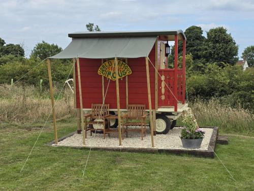 Zunanjost, Restored circus wagon in Loftus