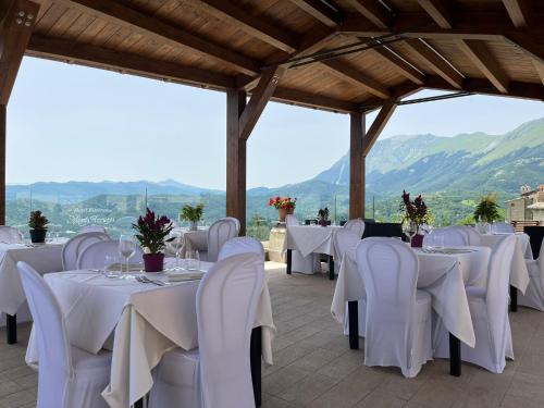 Restorāns, Monti Azzurri in Montemonako