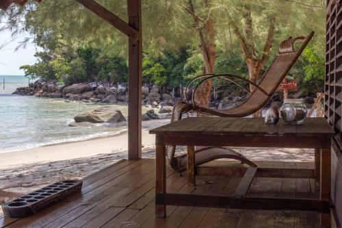 Balcony/terrace, Wild Pasir Panjang in Pulau Tuba