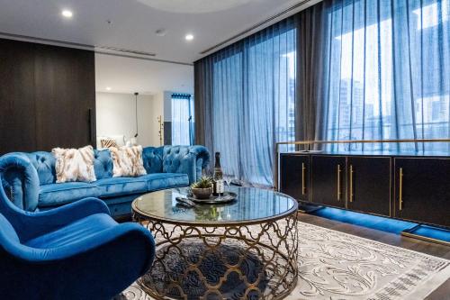 Luxury Melbourne CBD Apt in Iconic QT Building, Melbourne