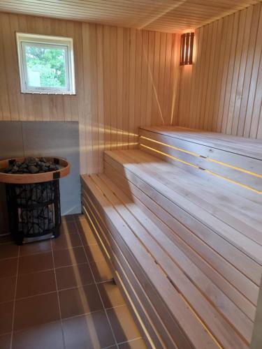 Сауна, Namelis su sauna ir jakuzi in Pypliai