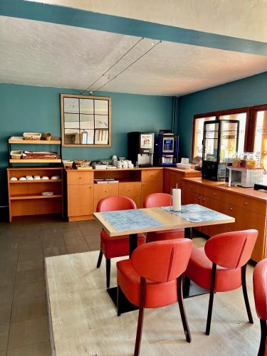 Hotel De La Gare in Aix-les-Bains-Gresy