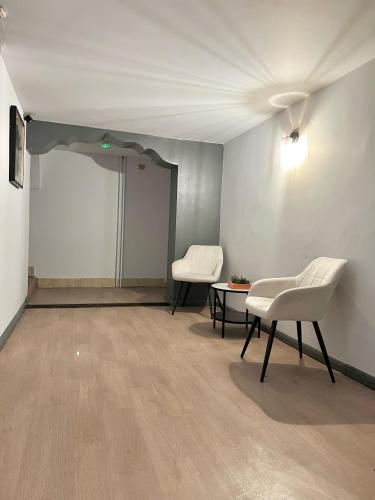 Hotel De La Gare in Aix-les-Bains-Gresy