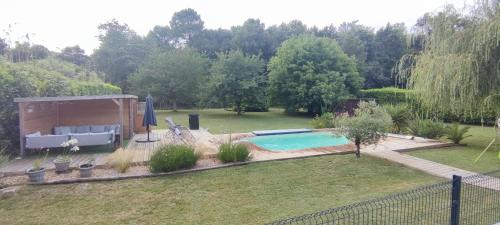 Maison avec piscine gîte à louer Artiguillon