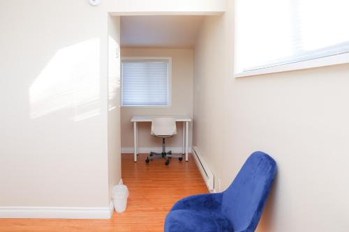 Spacious Two Bedrooms with Two Bathrooms Central Richmond 15min to YVR Airport in Richmond, Canada