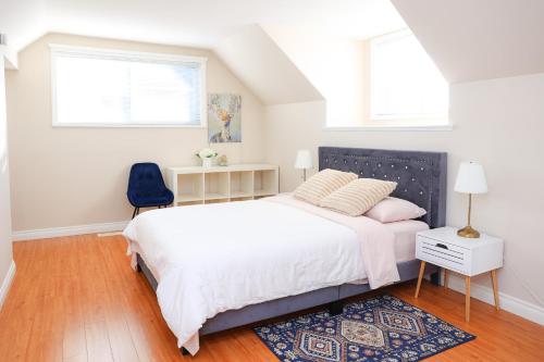Spacious Two Bedrooms with Two Bathrooms Central Richmond 15min to YVR Airport in Richmond, Canada