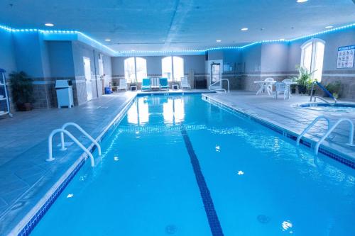 Swimming pool, Homestead Lodge Apart Hotel in Pleasantville (NJ)
