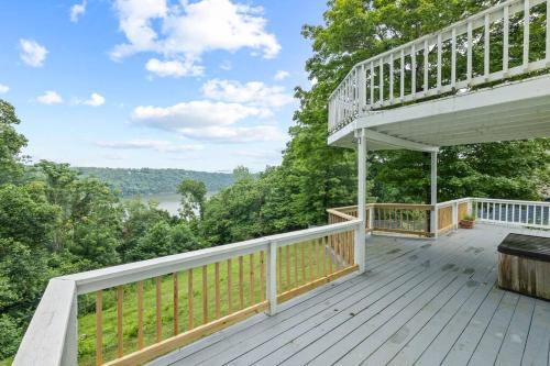 Breathtaking Lake Views 6 mi from Sunset Marina! in 利文斯頓 (TN)