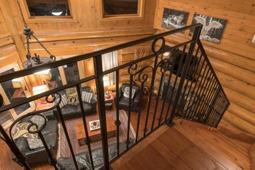 Hritage Nature Chalet With Hot Tub, In Ste-adele in Sainte-Adèle