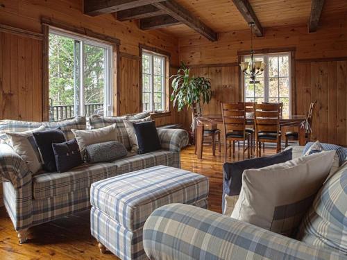 Lake Access, Hot Tub, Swim Platform etc Kedros in Entrelacs (QC)