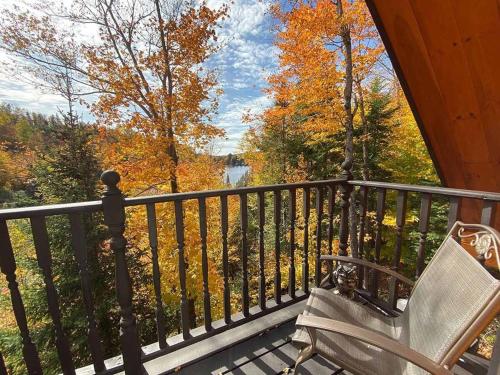 Lake Access, Hot Tub, Swim Platform etc Kedros in Entrelacs (QC)