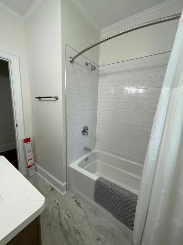Renovated 1 Bedroom In Forest Hills - B in Durham, USA