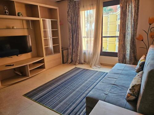 Esplanada flat with free beach