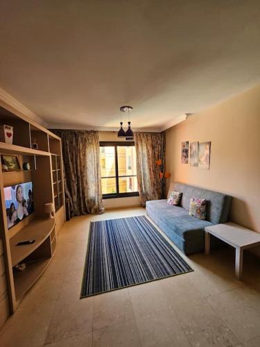 Esplanada flat with free beach