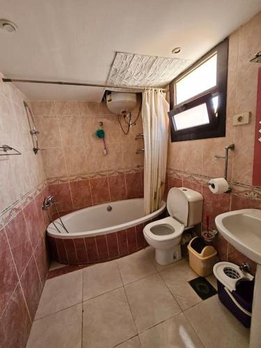 Esplanada flat with free beach