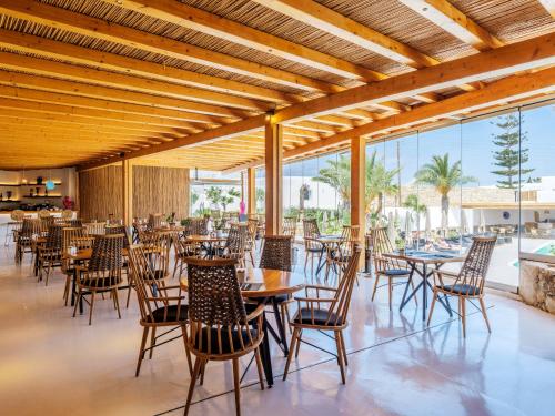 Restaurant, Axel Beach Mykonos - Adults Only in Mykonos