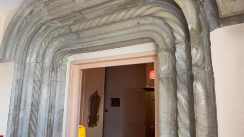 Зовнішній вигляд готелю, L'Hostellerie du Chateau de Bricquebec in Bricquebec