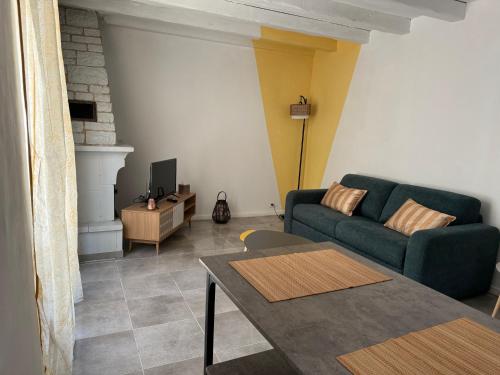 Közös társalgó / TV, Maison à 30' de Fontainebleau (Maison a 30' de Fontainebleau) in Esmans