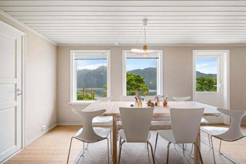 Beautiful Beach line Cabin with sauna near Pulpit Rock in Forsand