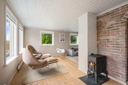 Beautiful Beach line Cabin with sauna near Pulpit Rock in Forsand