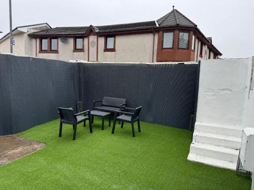 A szálláshely kívülről, The Schoolhouse Largs in Largs városközpont