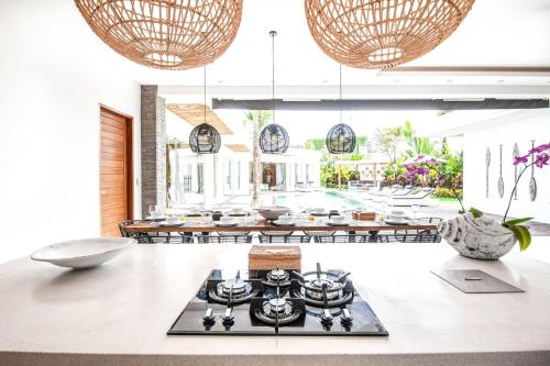 Luxurious 6 Br in Canggu 400m to Finns Beach - image 2