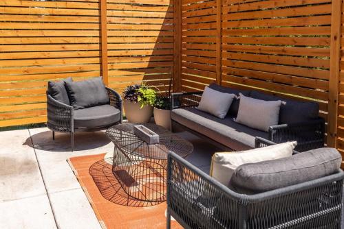 Modern Guest House Near Downtown! - image 10