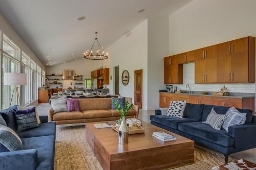 Dahlia By Dwell Vacations in Berrien Springs, USA