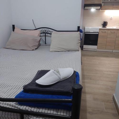 small STUDIO center 2