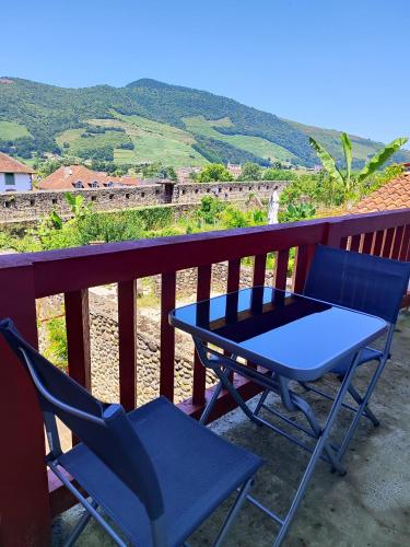 Balkons/terase, Auberge du Pèlerin Gîte de charme en pierre avec vue sur les montagnes (Auberge du Pelerin Gite de charme en pierre avec vue sur les montagnes) in Saint-Jean-Pied-de-Port