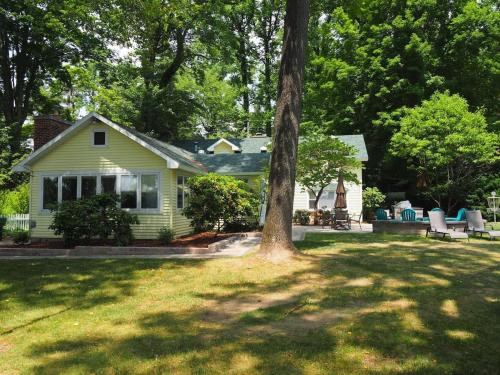 Lorlee - A Large And Luxurious Lakefront Cottage!, Woodland Beach (photo 8)