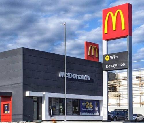 Luxurious Palm Breeze Studio Apt in San Isidro