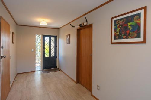 Sunny Bayview Retreat