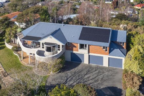 Sunny Bayview Retreat in Enner Glynn