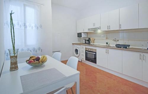 Cozy Apartment In Garachico With Wifi 4