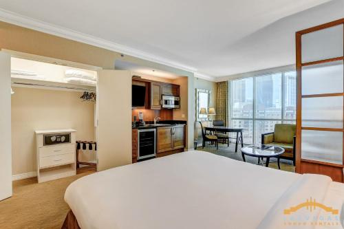 MGM Signature-06-711 Strip View Jacuzzi Studio, Лас-Вегас (фото 6)