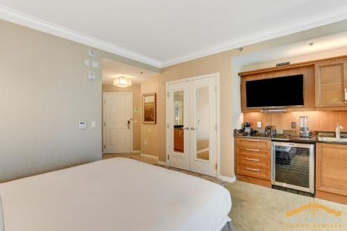 MGM Signature-06-711 Strip View Jacuzzi Studio, Лас-Вегас (фото 7)