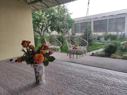 Dārzs, Alay Guest House in Tokmok