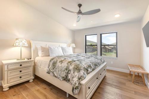 Mayflower Lakeside 1114-302 by Moose Management Mayflower Lakeside 1114-302 by Moose Management