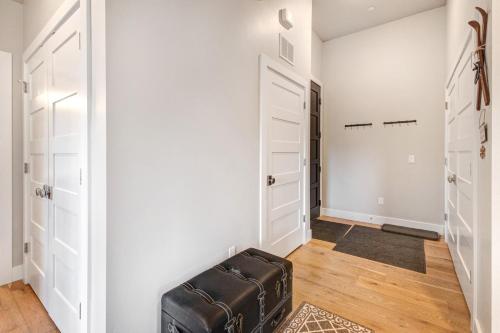 Mayflower Lakeside 1114-302 by Moose Management Mayflower Lakeside 1114-302 by Moose Management