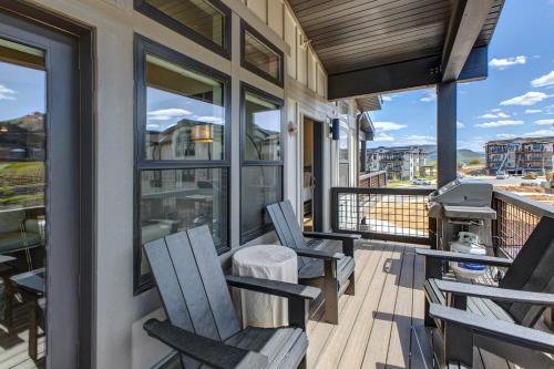 Mayflower Lakeside 1114-302 by Moose Management Mayflower Lakeside 1114-302 by Moose Management