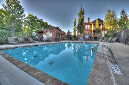 Fox Bay N203 by Moose Management Fox Bay N203 by Moose Management