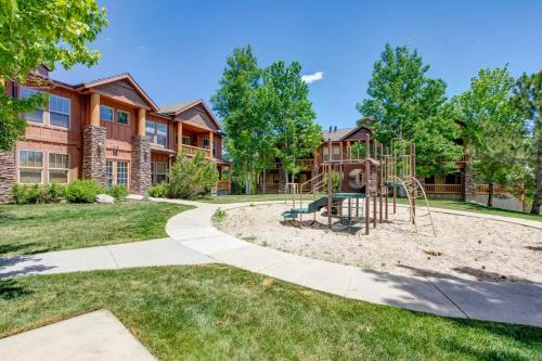 Fox Bay N203 by Moose Management Fox Bay N203 by Moose Management