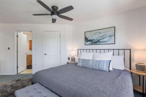 Fox Bay N203 by Moose Management Fox Bay N203 by Moose Management