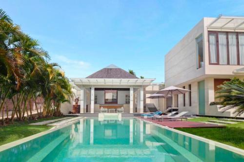 Royal Graha 5 BR Private Pool Villa ZN71