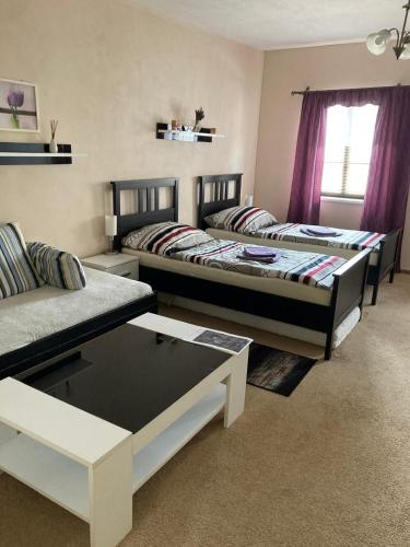 2 twin beds, 1 sofa bed