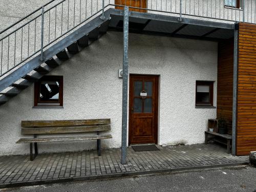 Skats, Bauer Wirts Zwei-Zimmer-Wohnung in Kirchham